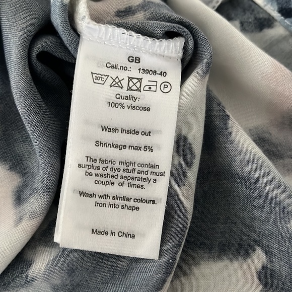 Abstract print t-shirt - Picture 6 of 6